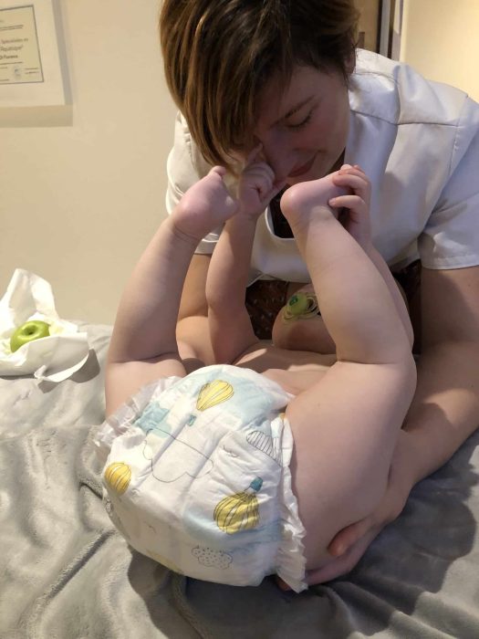 Consultation bébé - Tests actifs 2 par Florence Grimaldi Ostéopathe