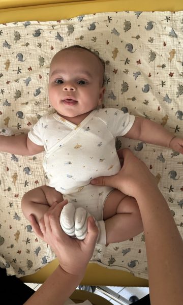 Ostéopathie nourrisson - Massage côlon